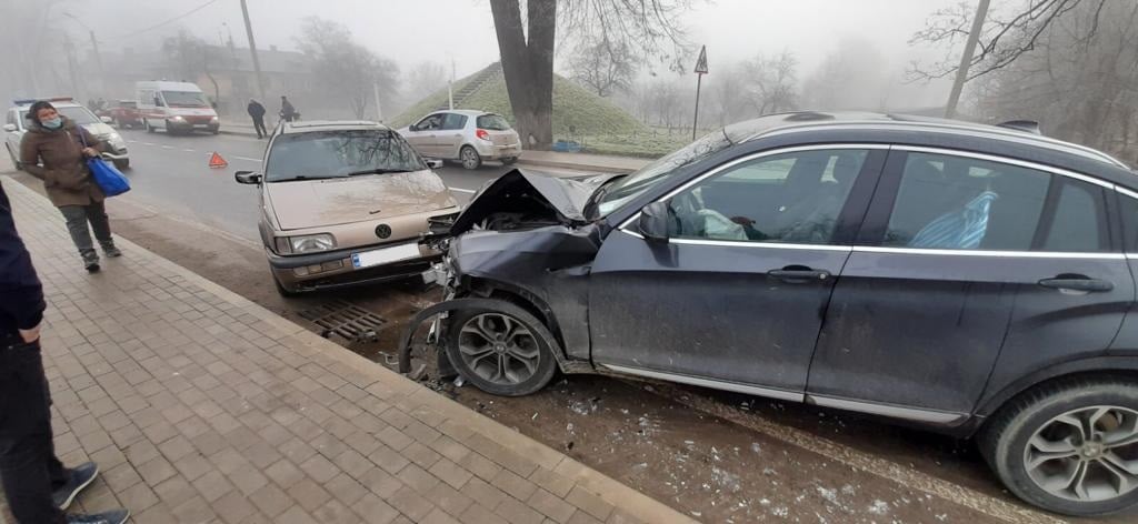 На Надвірнянщині зіткнулися три автівки 1