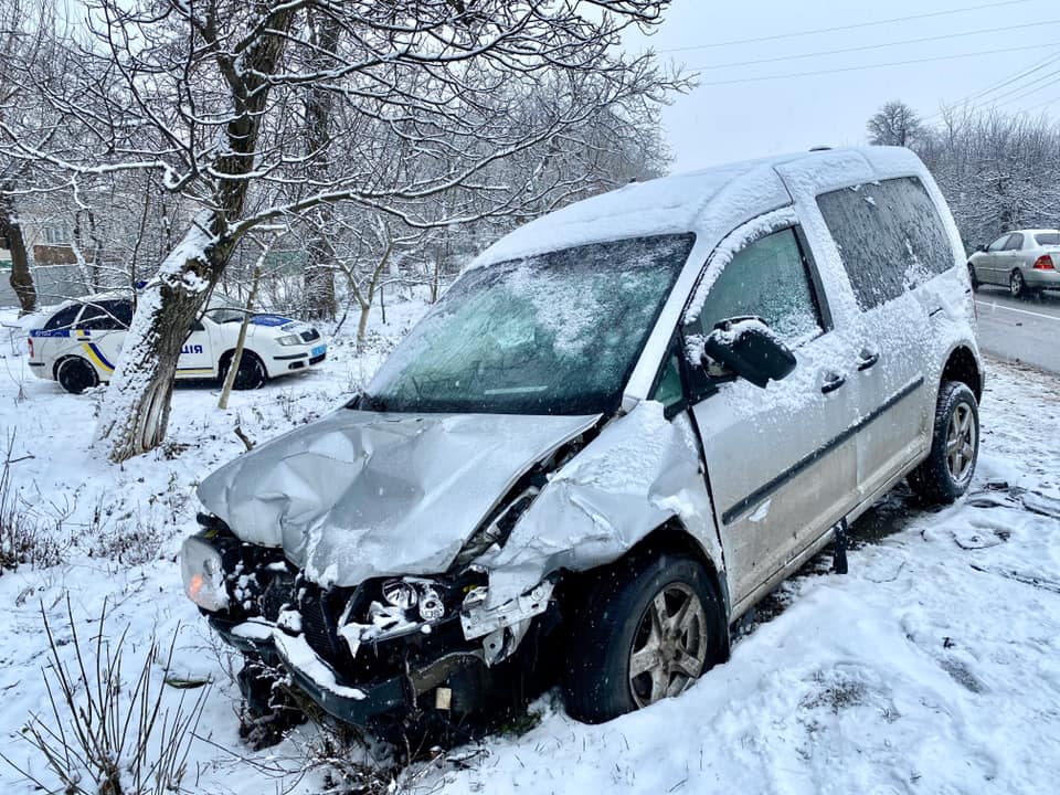 На Прикарпатті внаслідок ДТП загинула 30-річна жінка 1