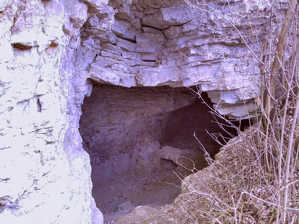 печера в урочищі Заріка осипається