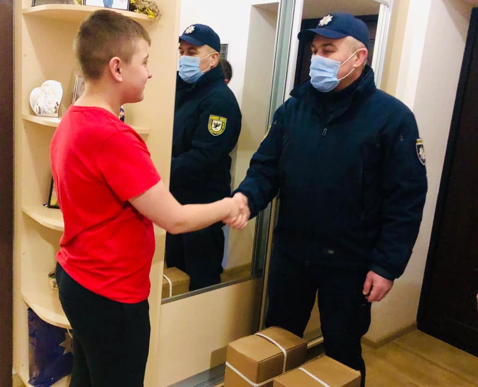 Поліцейські Франківщини привітали з Днем народження дітей загиблих колег 2