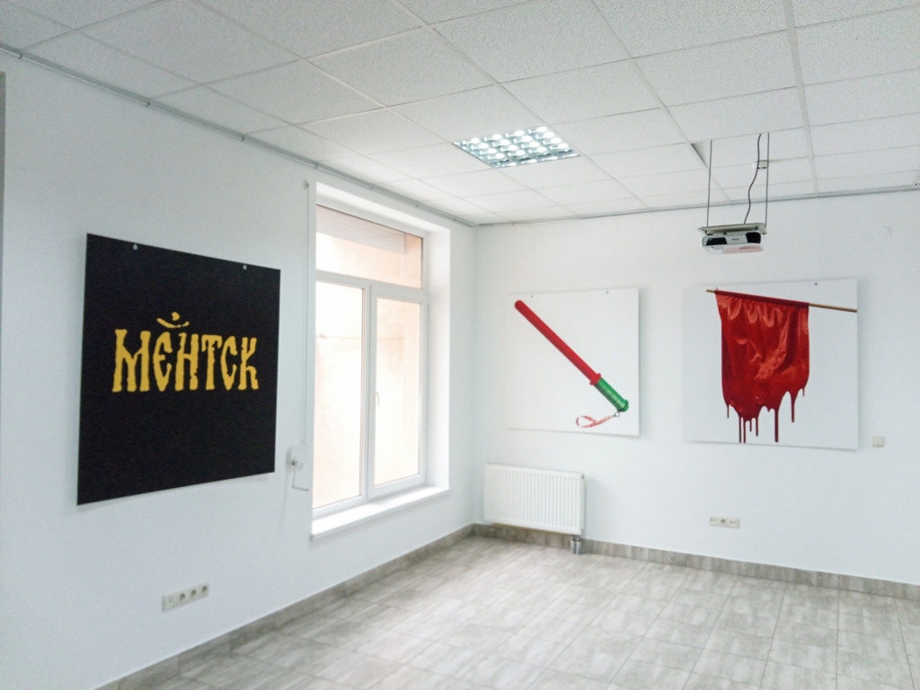 У Франківську проходить виставка протестного плаката художника-опозиціонера з Білорусі 3