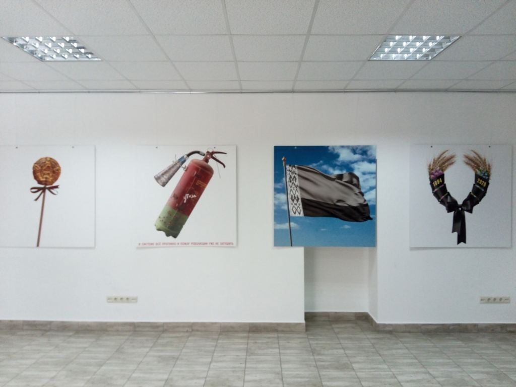 У Франківську проходить виставка протестного плаката художника-опозиціонера з Білорусі 2