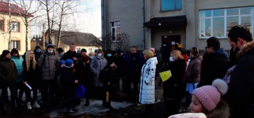 Максимчук пообіцяв виправити ситуацію з харчуванням школярів у Крихівецькому ліцеї, де протестували батьки 1