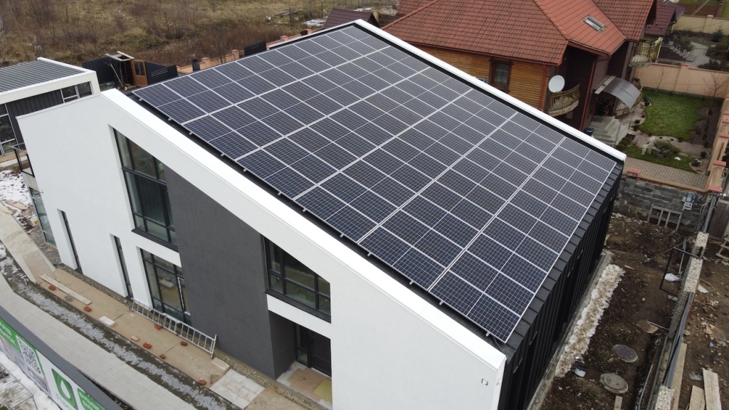 Сонячну електростанцію для дому потужністю 30 кВт встановили в Угорниках 1