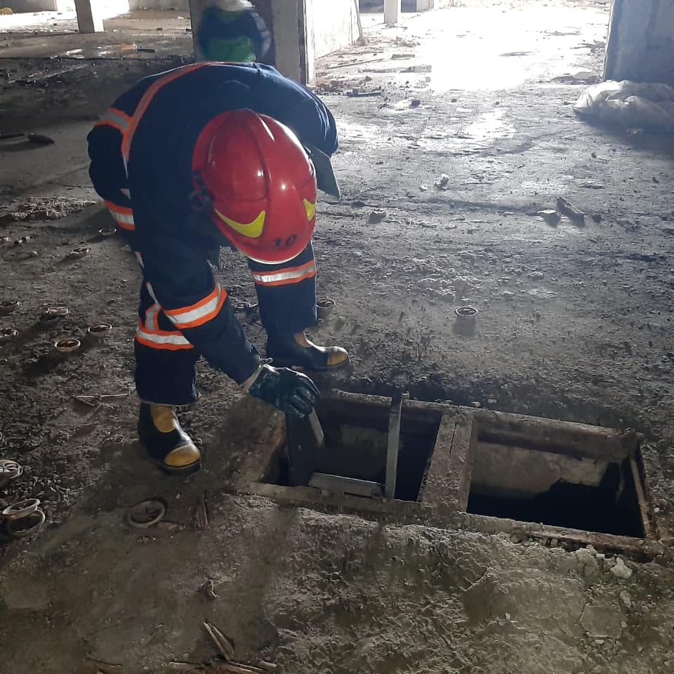 В Облісках діти з ДСНСниками врятували собаку. ФОТОФАКТ 1