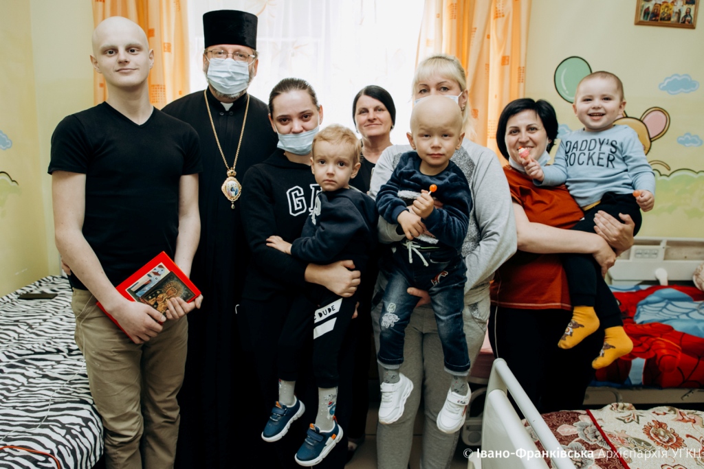 "Нехай молитва буде небесним ліком", – Глава УГКЦ благословив діток в Івано-Франківській ОДКЛ 1