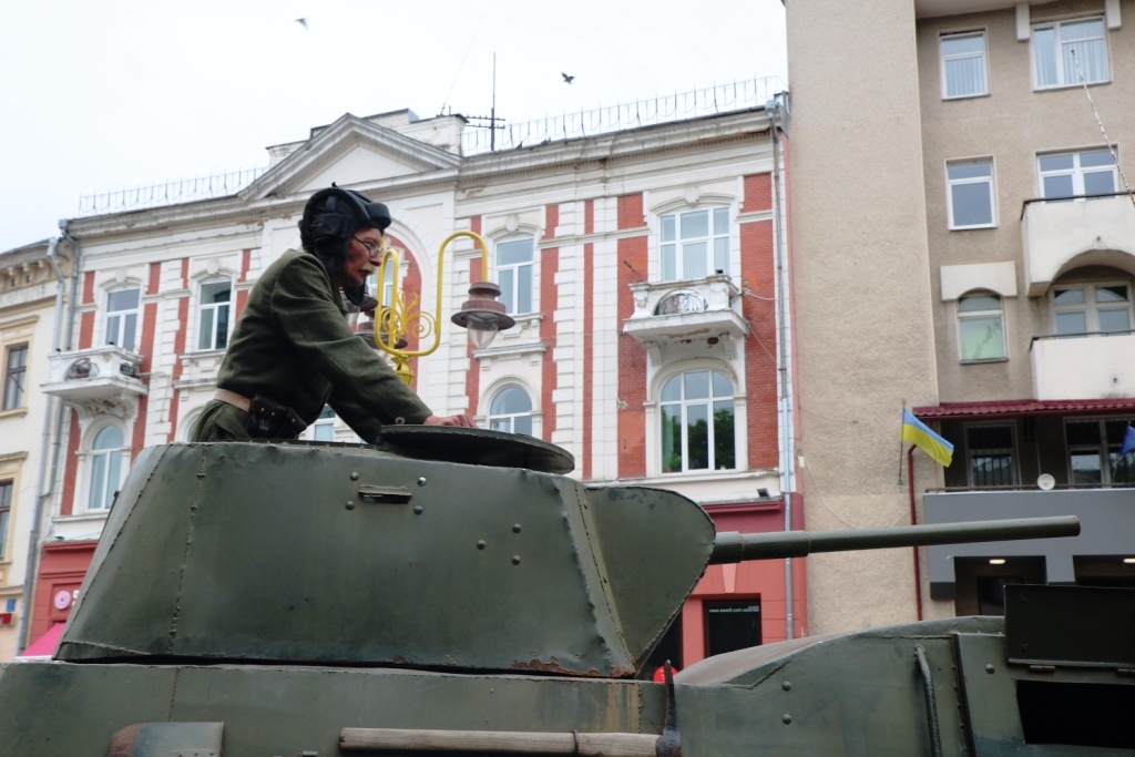 Марш Слави УПА та реконструкція бою: як у Франківську вшанували День Героїв 3