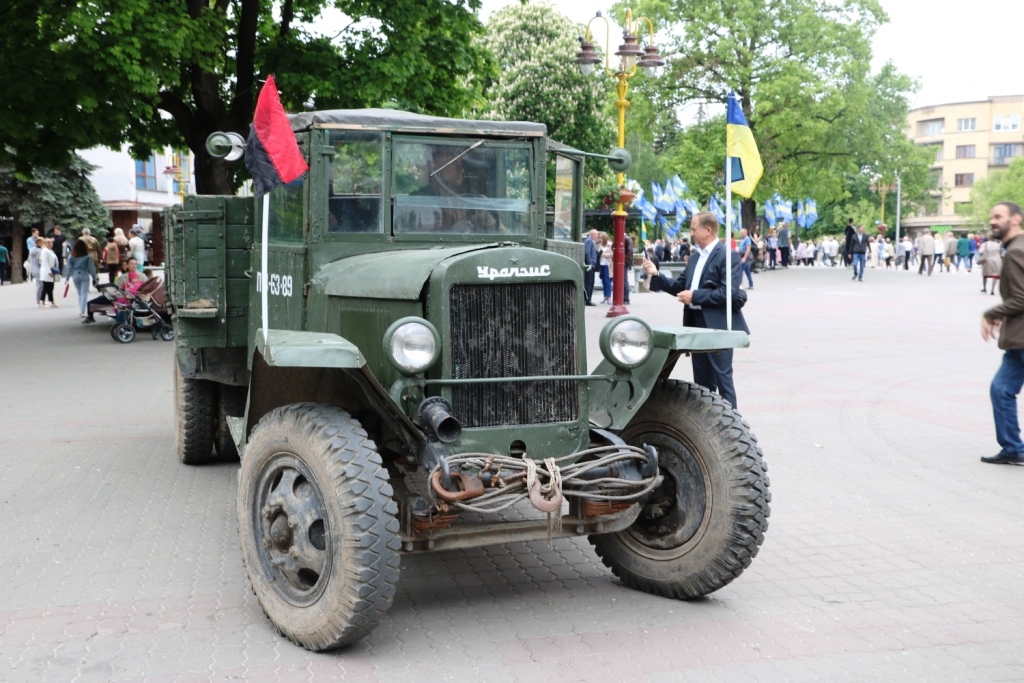 Марш Слави УПА та реконструкція бою: як у Франківську вшанували День Героїв 4