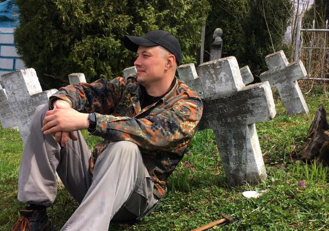 На військовому цвинтарі в Калуші відчистили 70 хрестів та ідентифікували загиблих 1