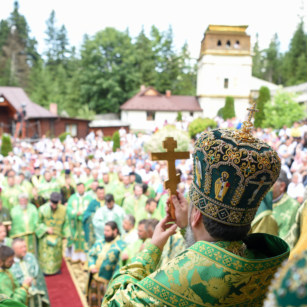 Тисячі прочан молилися з митрополитом Епіфанієм у Манявському монастирі 1