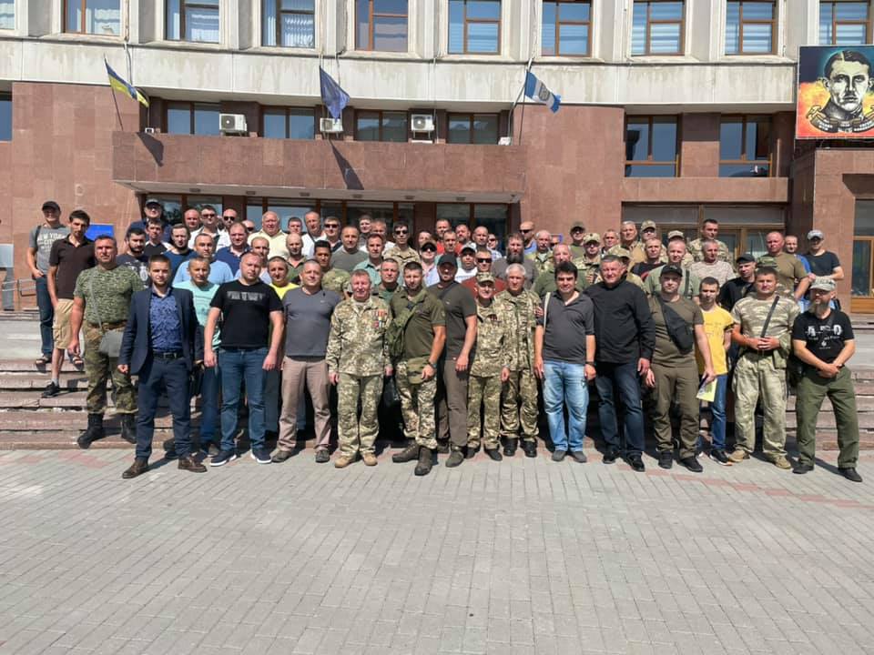 "Не дозволимо маніпулювати від нашого імені": прикарпатські атовці виступили на сесії облради 2