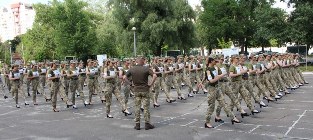"Лютий треш": у Раді обурилися підборами жінок на військовому параді 1