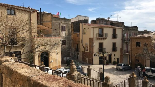 Італійське місто Самбука продає полишені будинки за два євро 1