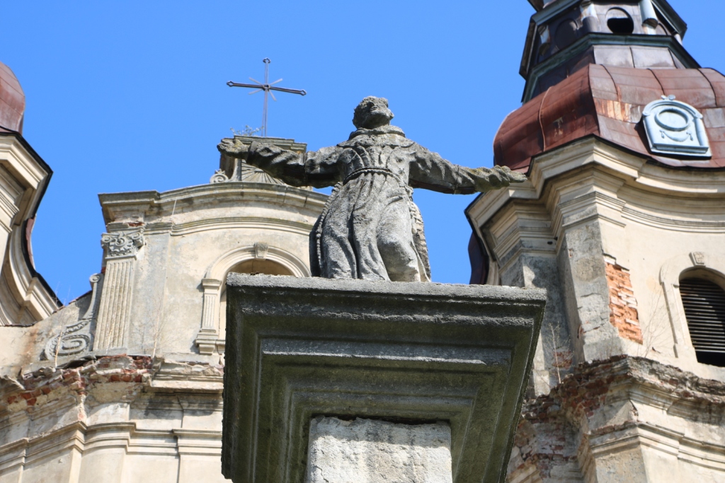 фігура святого Антонія - костел у Гвіздці