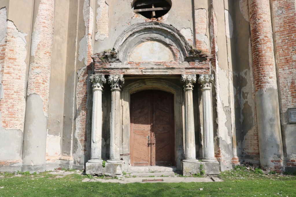портал у костелі святого Антонія - Гвіздець