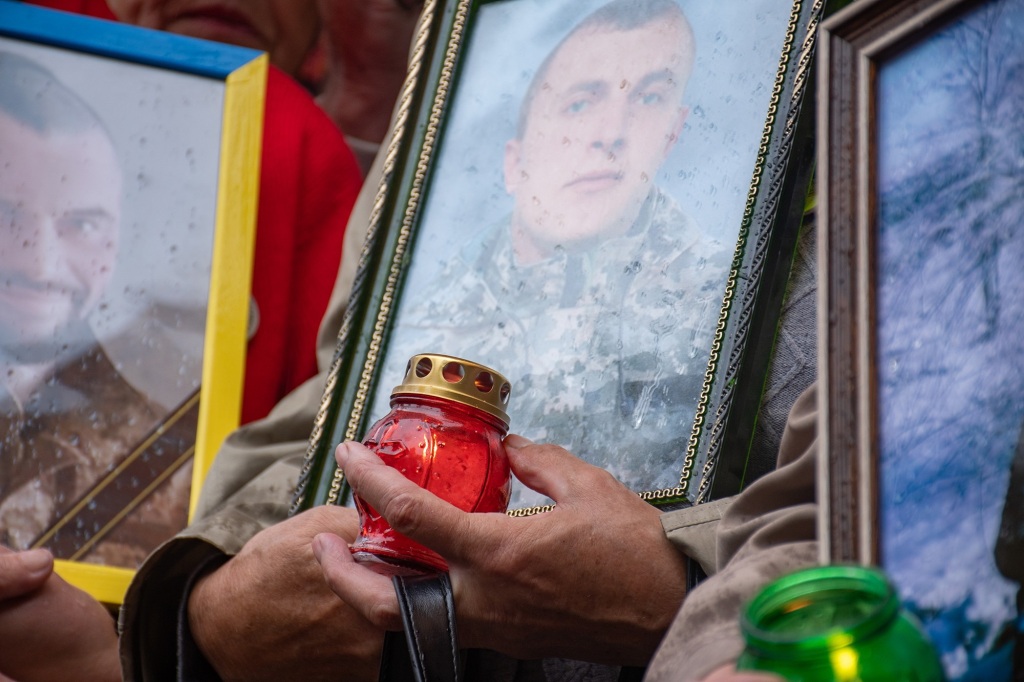 В Івано-Франківську ходою і молитвою вшанували загиблих героїв