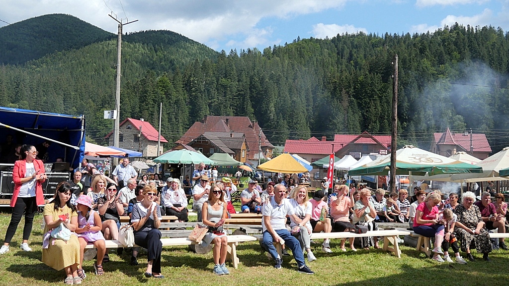 Татарівська ватра зібрала тисячі людей на фестиваль