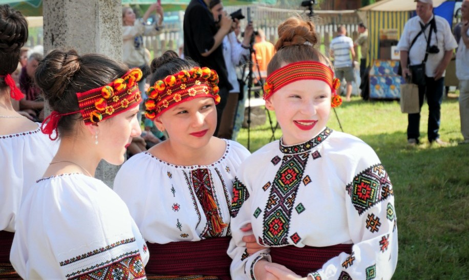 Виступи на фестивалі Татарівська ватра - у народних строях