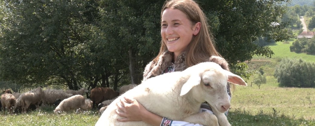 Українська дівчина може все: прикарпатка з 18 років займається вівчарством 1