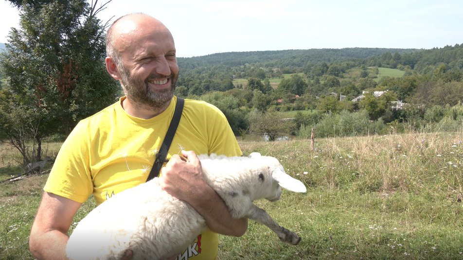 Українська дівчина може все: прикарпатка з 18 років займається вівчарством 2