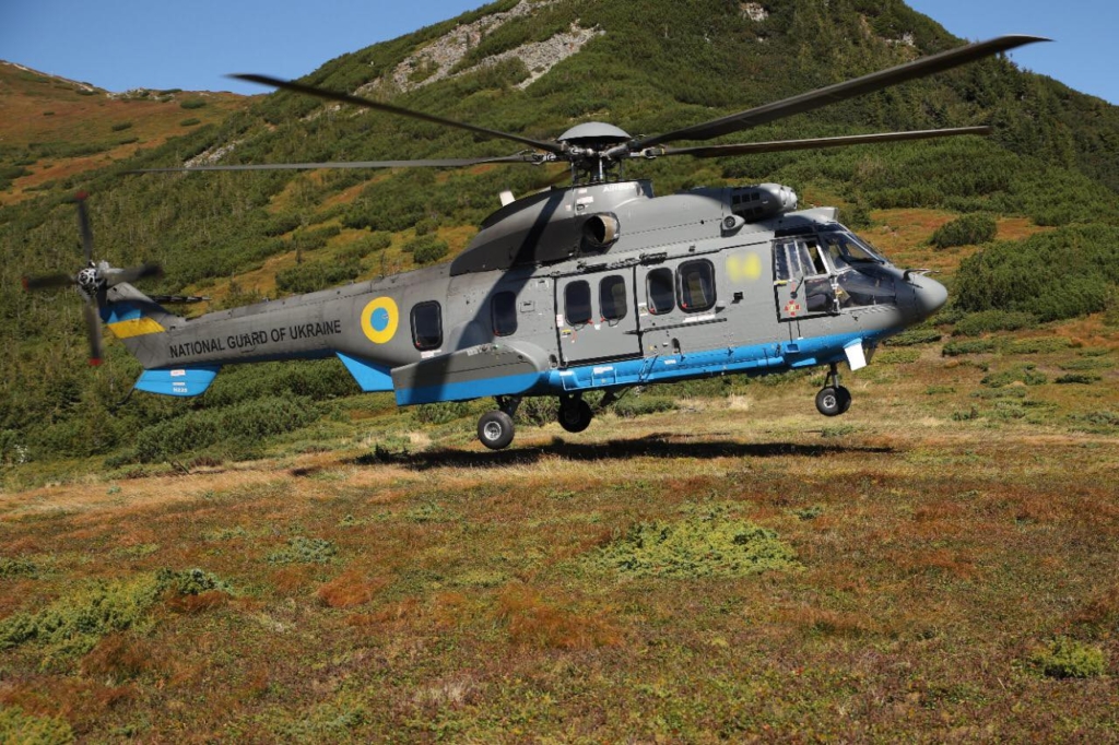 В злагоді з вітром: нацгвардійці на французьких вертольотах вчаться у Карпатах 2