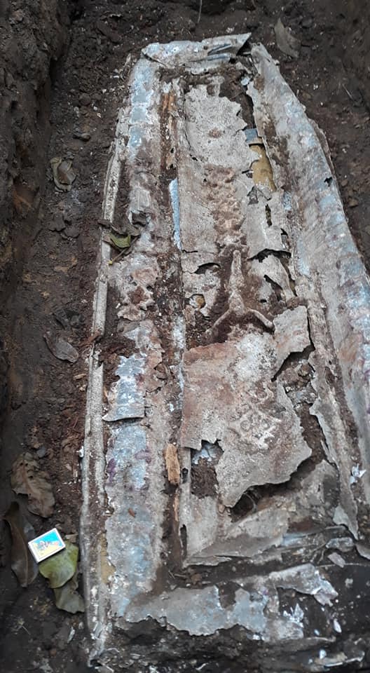 На Прикарпатті біля церкви знайшли поховання жінки 1880-х років 1