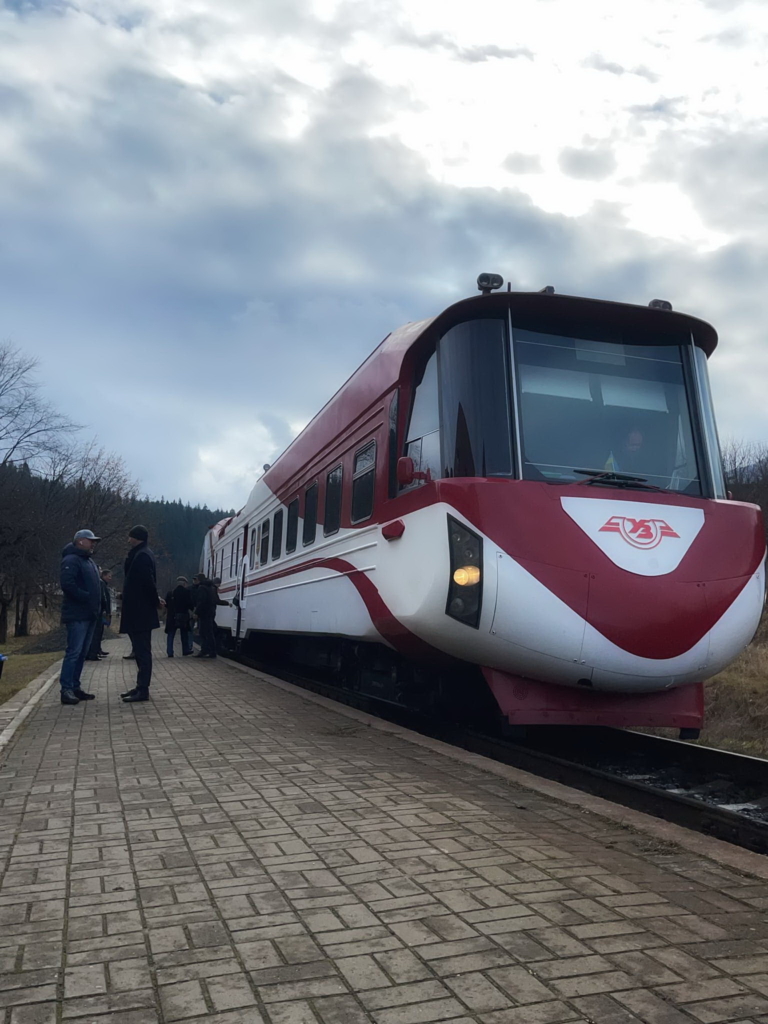 Поїзд на Татарів-Буковель