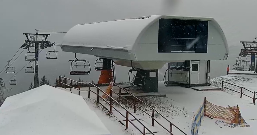 Карпатські курорти замітає сніг: кадри з вебкамер 2