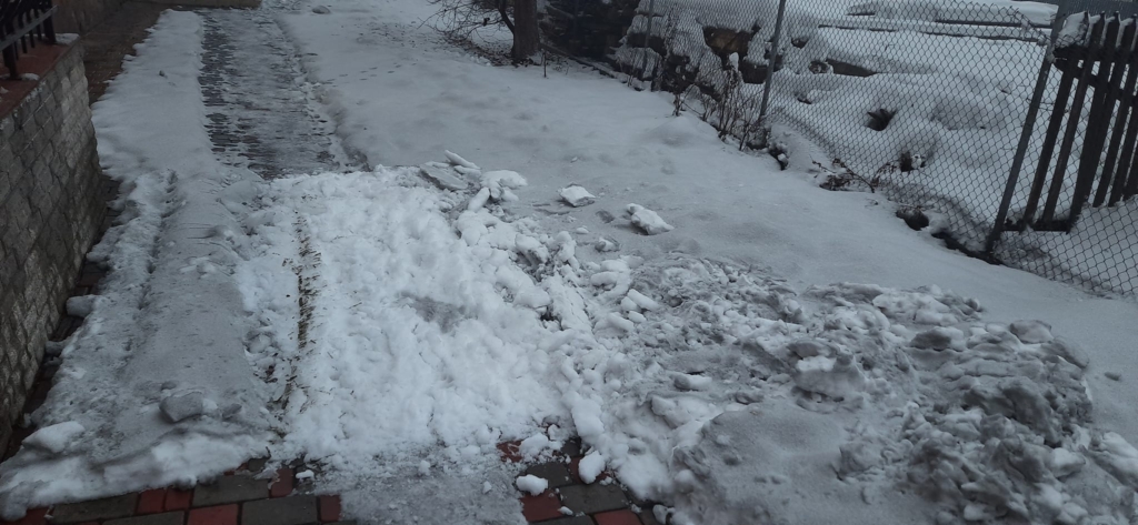 У Галичі та околицях знову почорнів сніг – люди звинувачують Бурштинську ТЕС 2