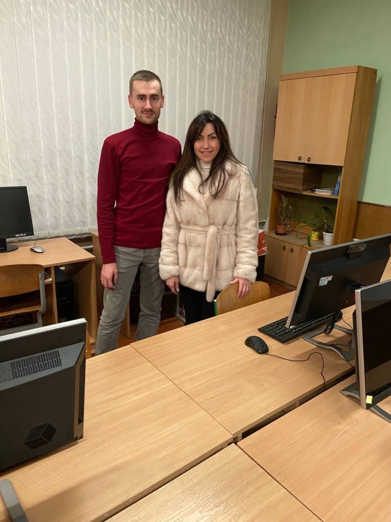 Депутати облради від "Європейської Солідарності" передали школам комп’ютери 3