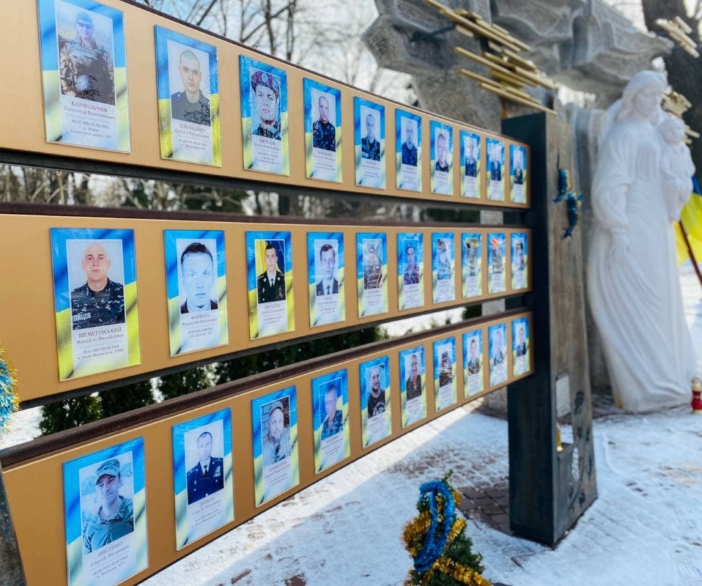 152 полеглих: у Франківську вперше пролунав дзвін пам’яті за загиблими захисниками України 2