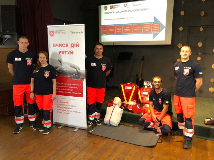 "Мальтійці" розгорнули у Франківську кризове містечко, в Драгомирчанах розкладають модуль для біженців 1