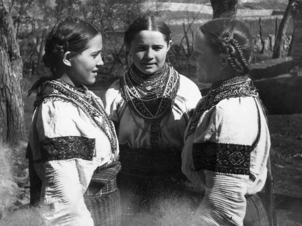 дівчата з Раковця - фото Юліан Дорош