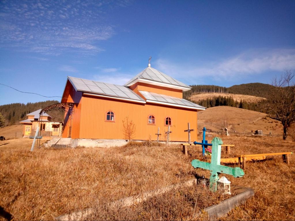 церква у селі Яловець