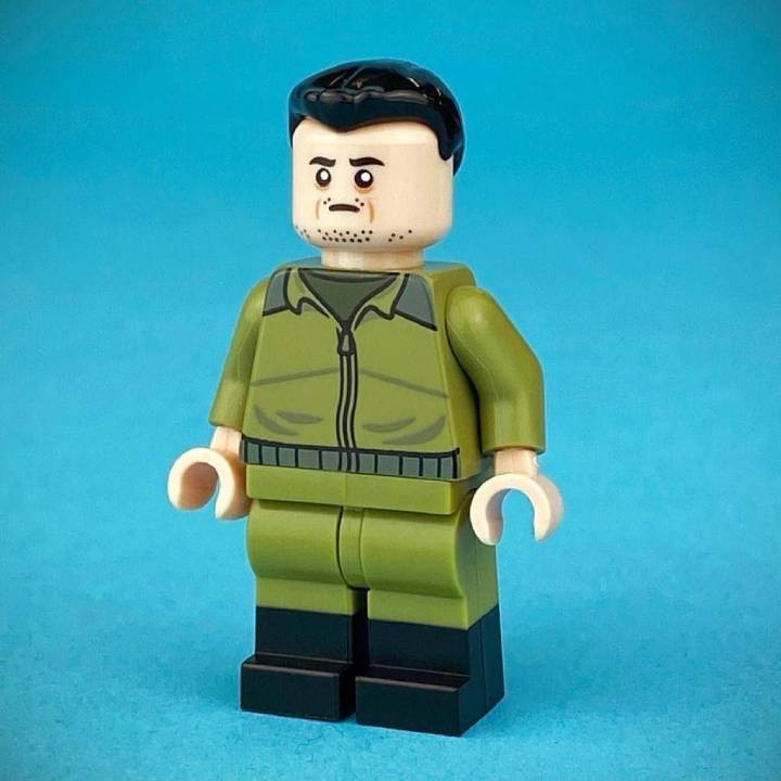 LEGO створило фігурки Зеленського та коктейлів Молотова, а виручку від продажу передала Україні 1