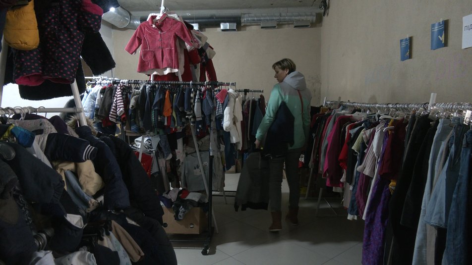 1800 переселенців упродовж місяця отримали одяг у соціальній крамниці Івано-Франківська 3