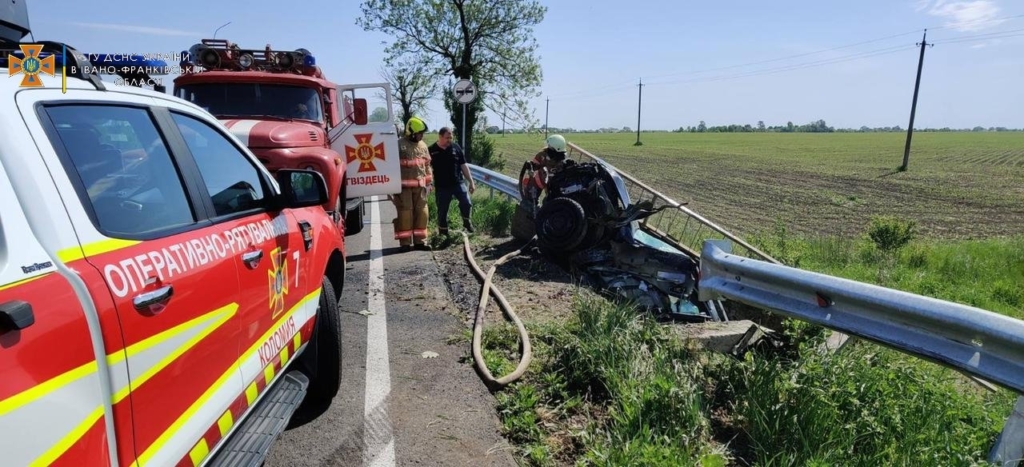 На Коломийщині водій "Chevrolet" злетів з моста – загинули дві киянки 1