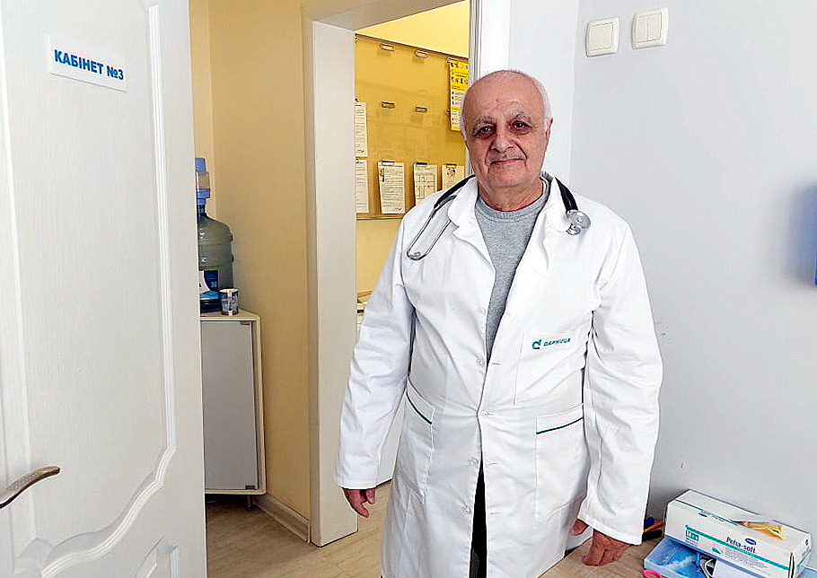 Кардіолог з Рубіжного Гусейн Макаррам працює в Першому добровольчому хірургічному шпиталі