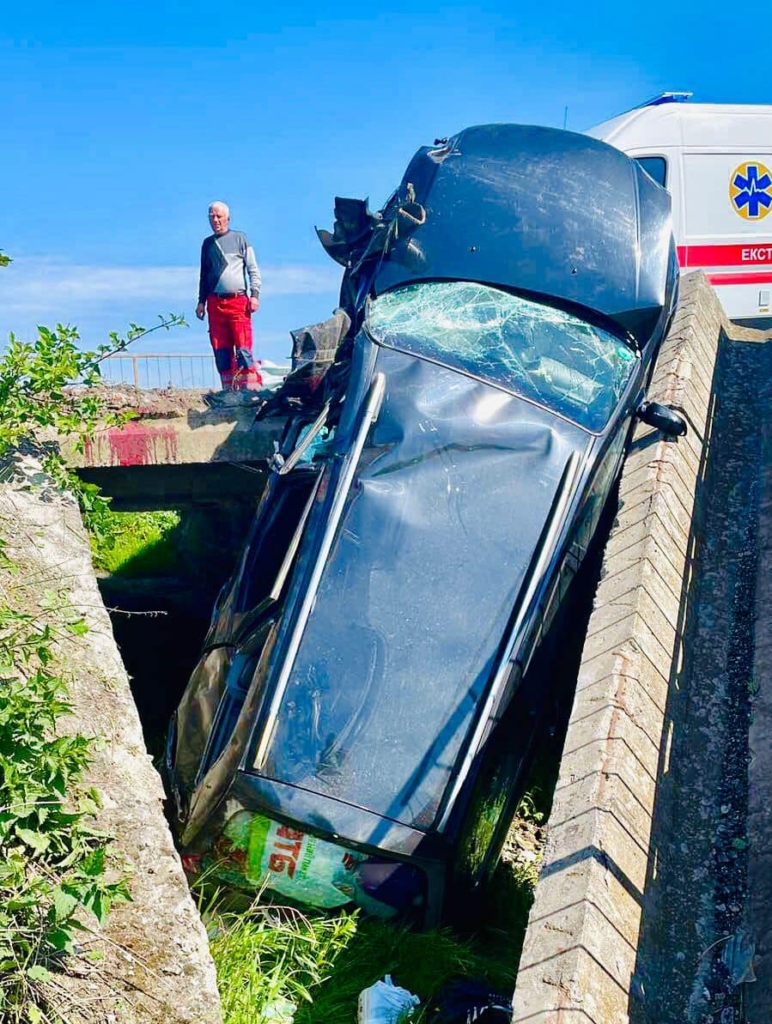 На Коломийщині водій "Chevrolet" злетів з моста – загинули дві киянки 2
