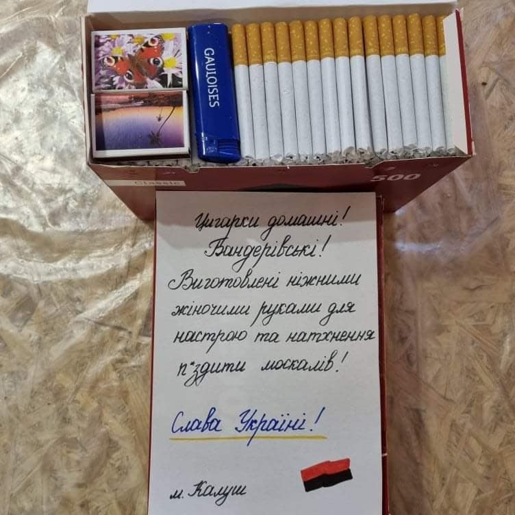 По 3000 щодня: у Калуші волонтерки крутять цигарки для захисників на війну 2