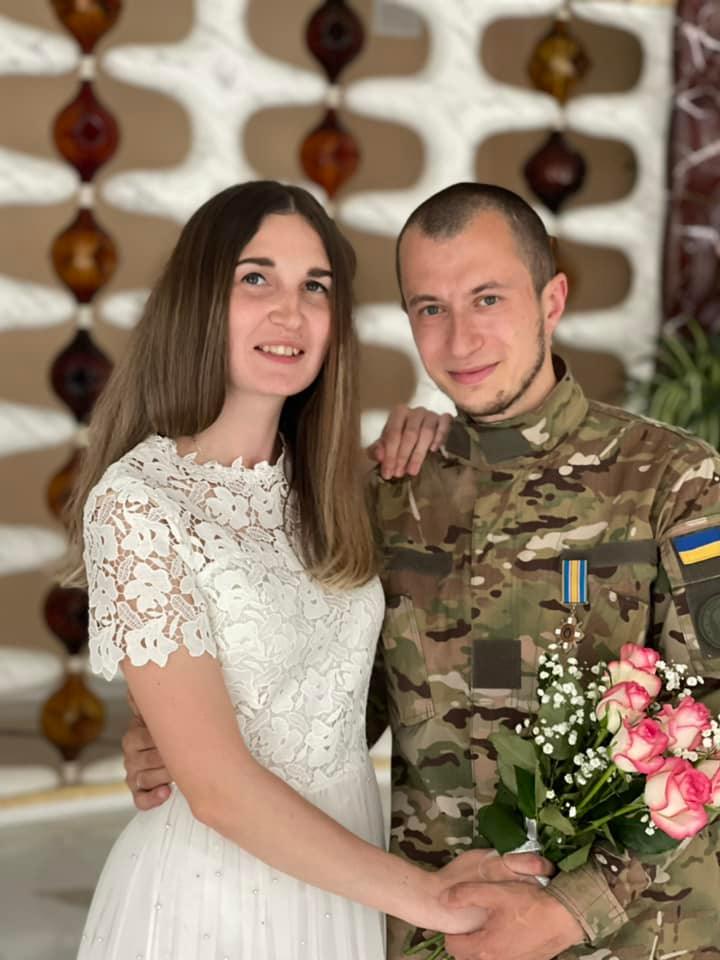 У Калуші одружився 21-річний захисник, кавалер ордена "За мужність" 1