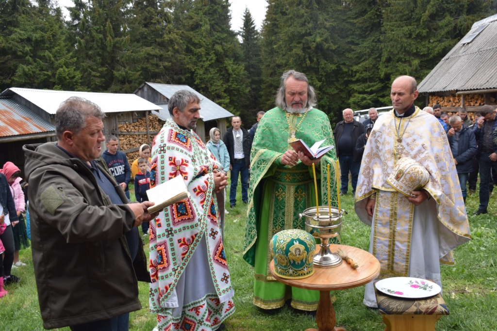 На Верховинщині у колишньому монастирі МП священники ПЦУ відслужили першу літургію 4