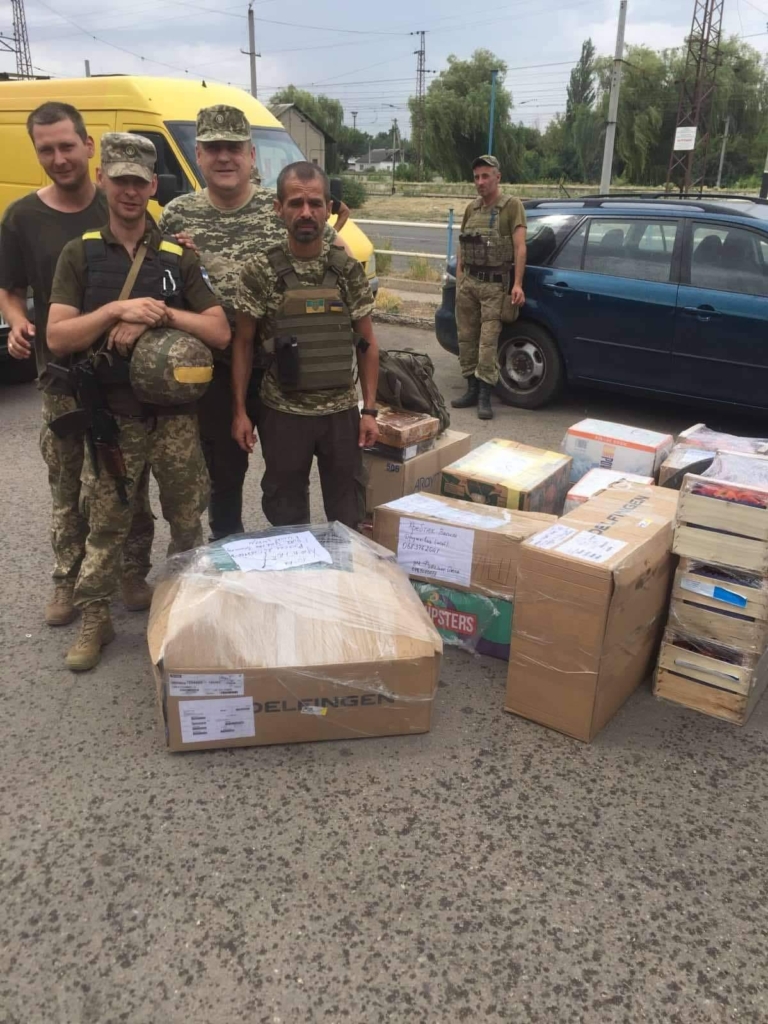 Фронтова пошта: посилки з Франківська доставляють бійцям на передову 1