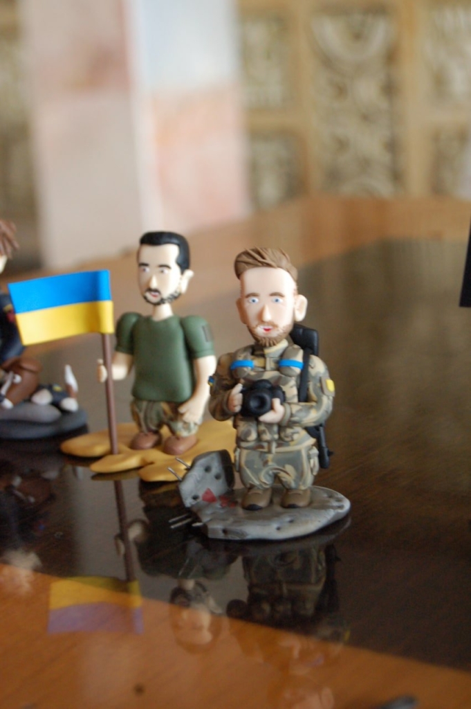Теплі іграшки: у Франківську презентували військову серію "Воїни світла" 3