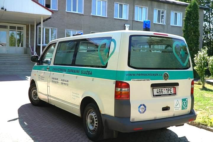 У Лисецьку лікарню з Чехії передали санітарний автомобіль 1