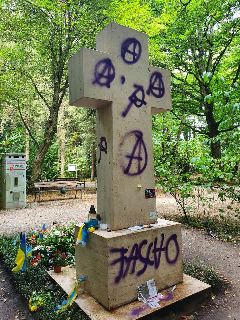 У Мюнхені вандали осквернили могилу Степана Бандери 1