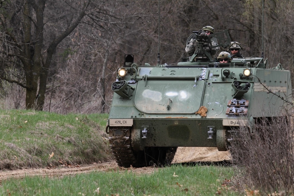 Міноборони Іспанії погодило передачу Україні 10 танків Leopard 2A4 і 20 БТР M113, – Infodefensa 1
