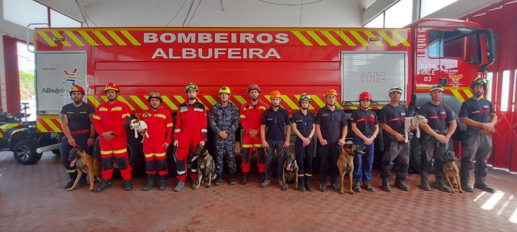 Рятувальники з собаками вчилися в Португалії інноваційній системі пошуку людей під завалами 1