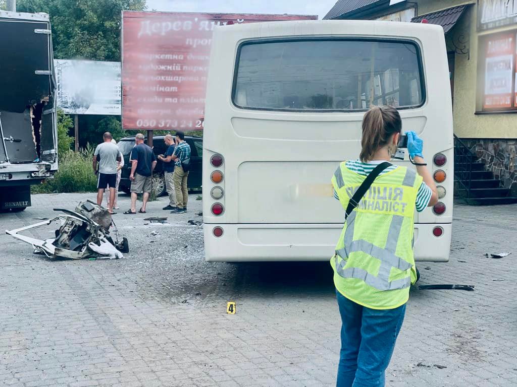 Серед потерпілих дитина: відомі обставини ДТП автобуса і трьох авто під Франківськом 3