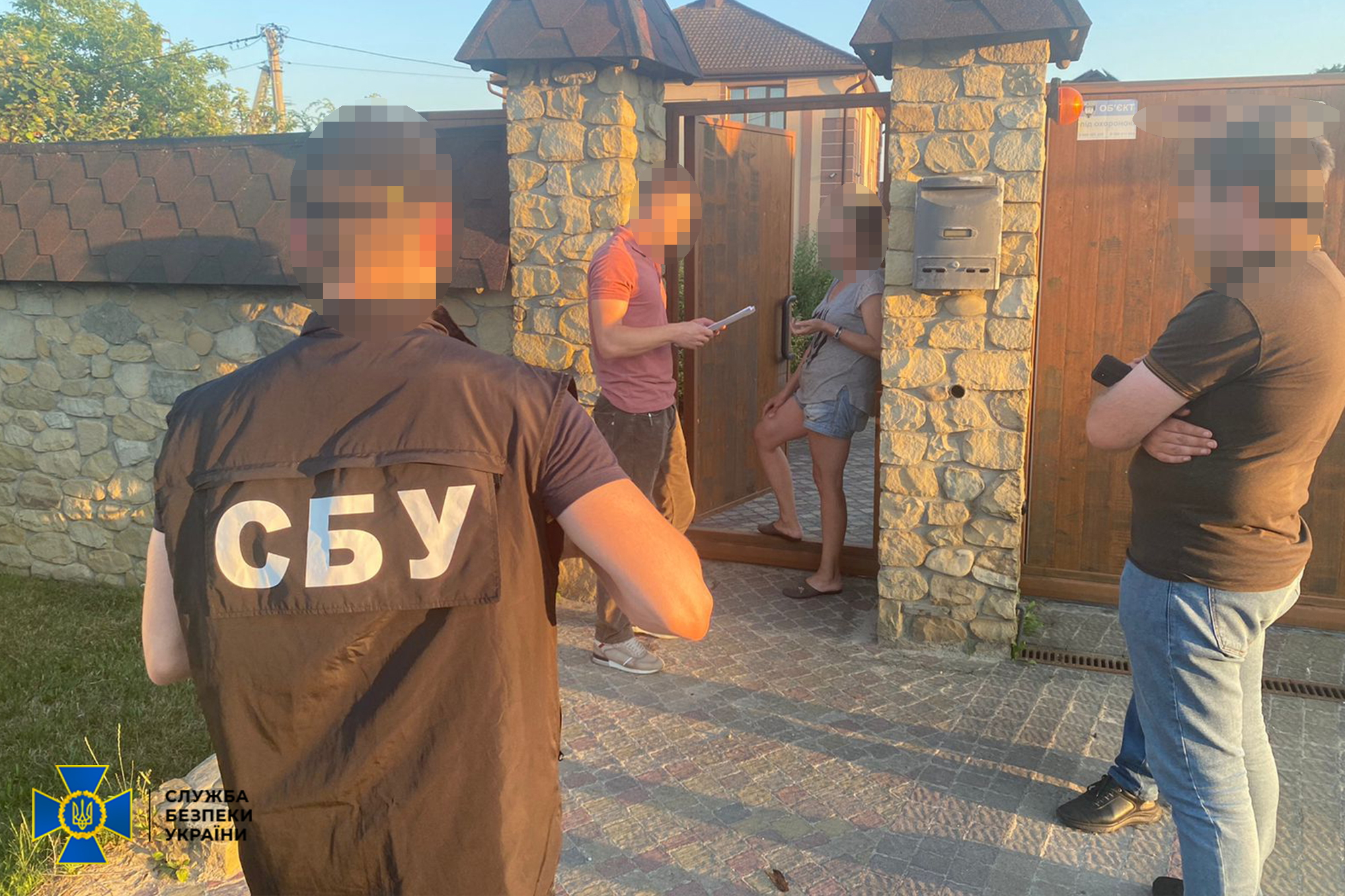 У СБУ розповіли подробиці затримання депутата Ленігевича з помічницею, яких підозрюють у торгівлі машинами для ЗСУ 2
